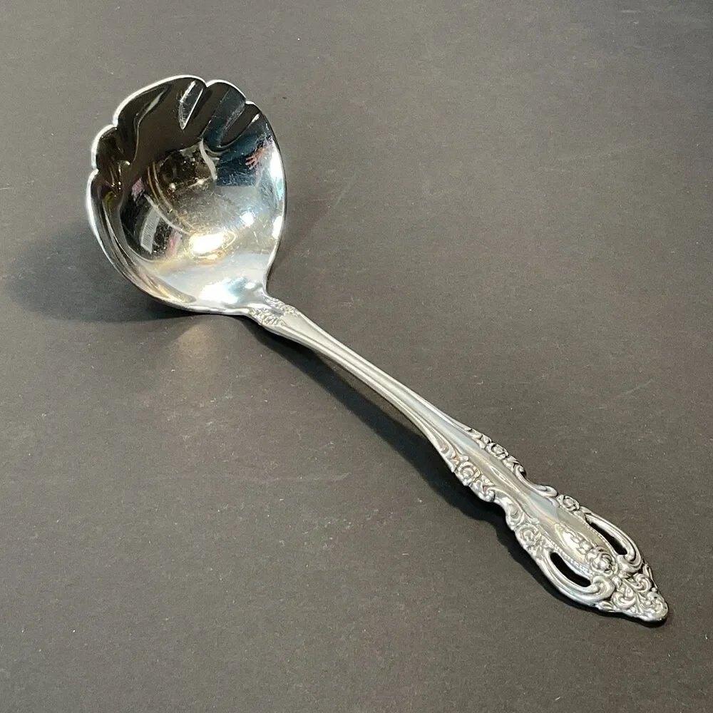 Oneida BRAHMS Gravy Ladle Stainless Steel Serving Flatware Silverware 7”